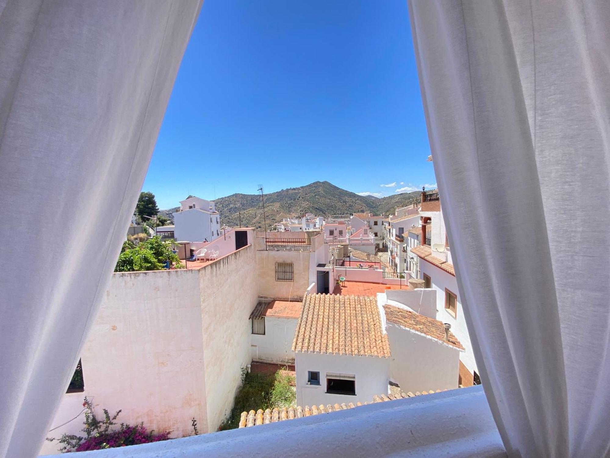 Casa Miguel - 3 Beautiful Apartments Availabe Sayalonga Bagian luar foto